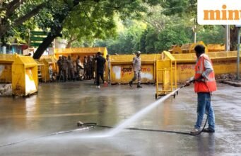 Pembersihan ranjau dimulai di Jantar Mantar saat protes CJP berakhir; Delhi Metro, layanan Internet pulih sepenuhnya