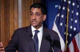 Pemukim Israel menodongkan senjata kepada anggota parlemen AS Ro Khanna di Tepi Barat yang diduduki