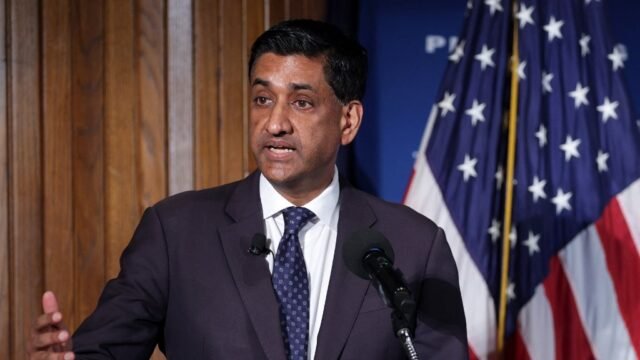 Pemukim Israel menodongkan senjata kepada anggota parlemen AS Ro Khanna