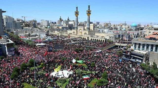 Perang AS-Iran: Teheran menguburkan mantan Pemimpin Tertinggi Ali Khamenei di