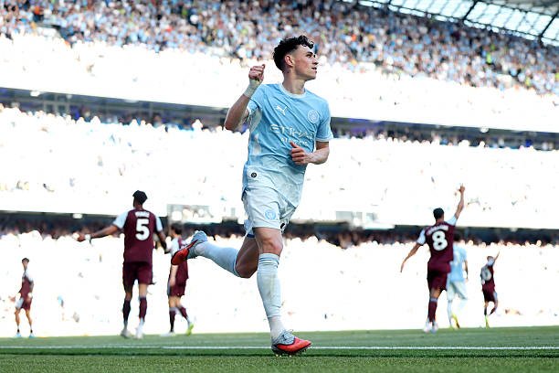Phil Foden menandatangani kontrak baru dengan Manchester City hingga 2030
