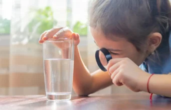 Plastik kecil dalam air minum dapat meningkatkan bakteri berbahaya