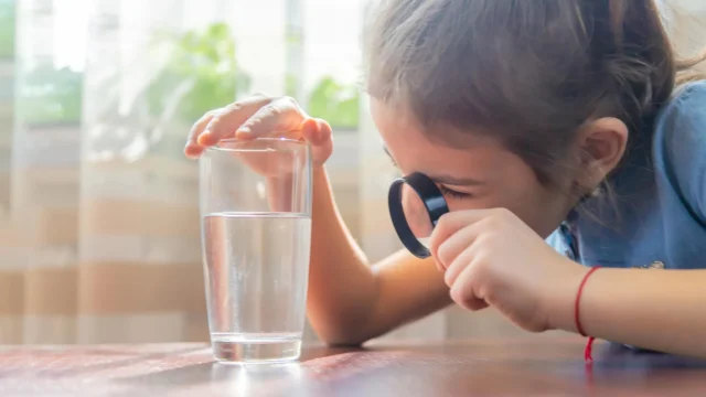 Plastik kecil dalam air minum dapat meningkatkan bakteri berbahaya