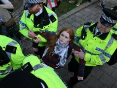 Polisi menangkap 14 aktivis selama protes London yang menandai larangan Aksi Palestina