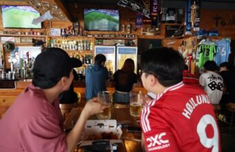 Pria Korea minum lebih sedikit, wanita berusia 30 tahun ke atas minum lebih banyak