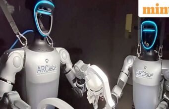 Robot humanoid melakukan operasi untuk pertama kalinya dalam uji coba inovatif di UC San Diego
