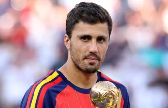 Rodri dikabarkan akan menjalani operasi usai meraih Bola Emas Piala Dunia 2026, namun musim Manchester City tidak dalam bahaya.