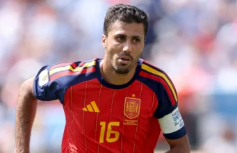 Rumor Rodri ke Real Madrid ditepis Enzo Maresca saat presentasi Manchester City