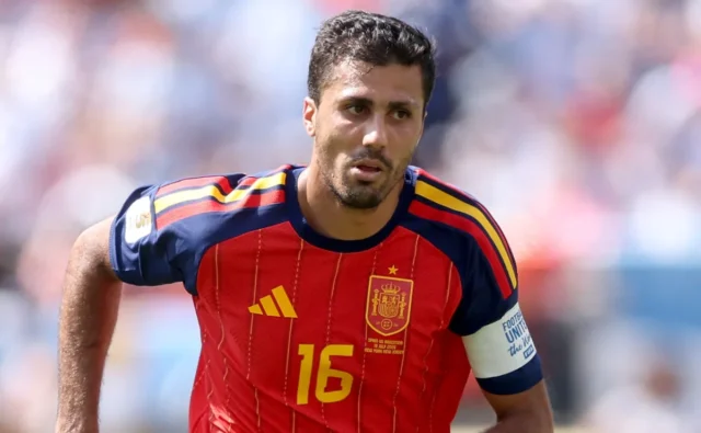 Rumor Rodri ke Real Madrid ditepis Enzo Maresca saat presentasi