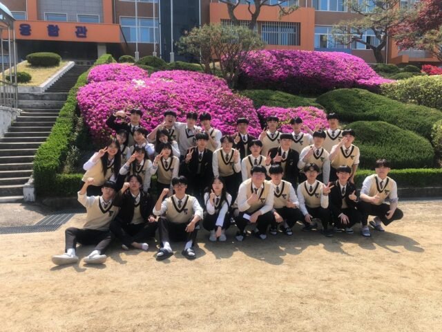 Sekolah menengah Korea di mana satu dari empat lulusannya langsung