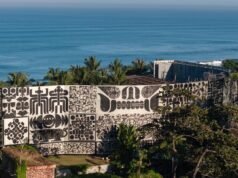 Seni dalam konstruksi: lukisan dinding monumental karya seniman Rostarr yang menyelimuti Potato Head Beach Club