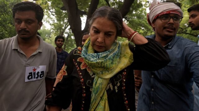 Shabana Azmi, 75, pusing saat protes CJP, diantar ke satpam: