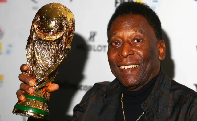 Siapa yang paling banyak memenangkan gelar Piala Dunia sebagai pemain?