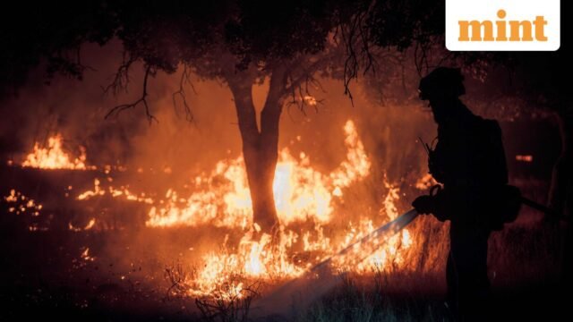 Spanyol menghadapi krisis kebakaran hutan yang bersejarah: Ribuan orang dievakuasi