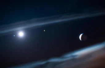 Teleskop Webb milik NASA menemukan sebuah planet raksasa yang tersembunyi di salah satu sistem astronomi paling terkenal