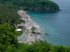 Temukan pantai tersembunyi dan tempat selancar di Bali