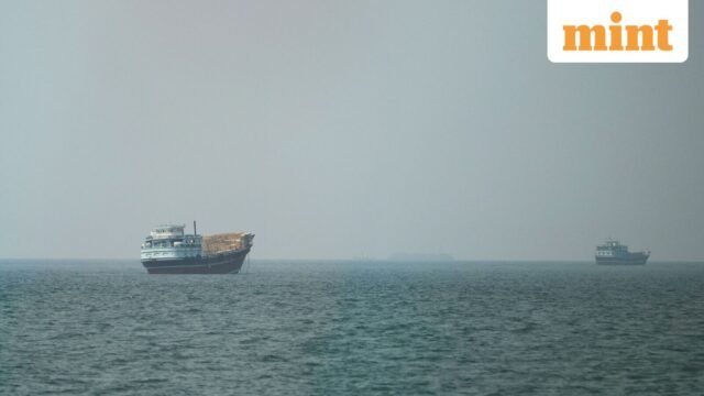 Trump mendeklarasikan AS sebagai 'penjaga Selat Hormuz' dan mengusulkan biaya