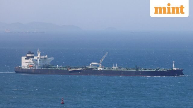 USA-Iran News LANGSUNG: UKMTO mengatakan kapal tanker terbakar setelah serangan
