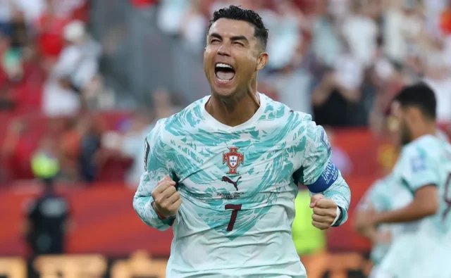 Video: Cristiano Ronaldo mencetak penalti untuk membuat kedudukan 1-1 untuk