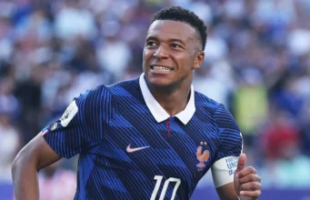 Video: Kegagalan penalti pertama Mbappé di Piala Dunia menempatkannya bersama Benzema dalam rekor Prancis yang tidak diinginkan