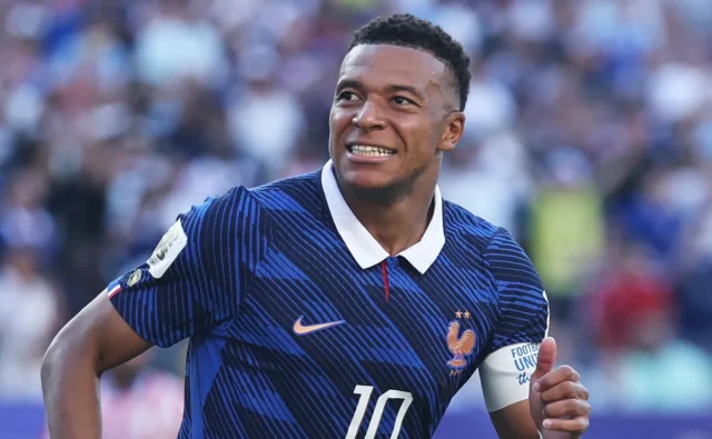 Video: Kegagalan penalti pertama Mbappé di Piala Dunia menempatkannya bersama