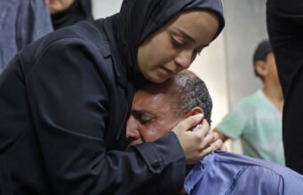 ‘Yang kami inginkan hanyalah menguburkannya’: Bagaimana sebuah keluarga di Gaza berjuang untuk menemukan putra mereka yang telah meninggal